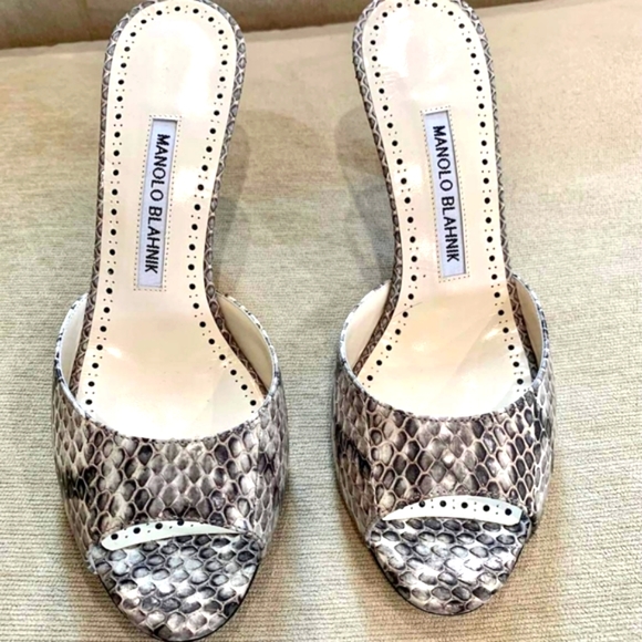 SOLD! NIB Manolo Blahnik Open Toe Mules - Picture 2 of 10